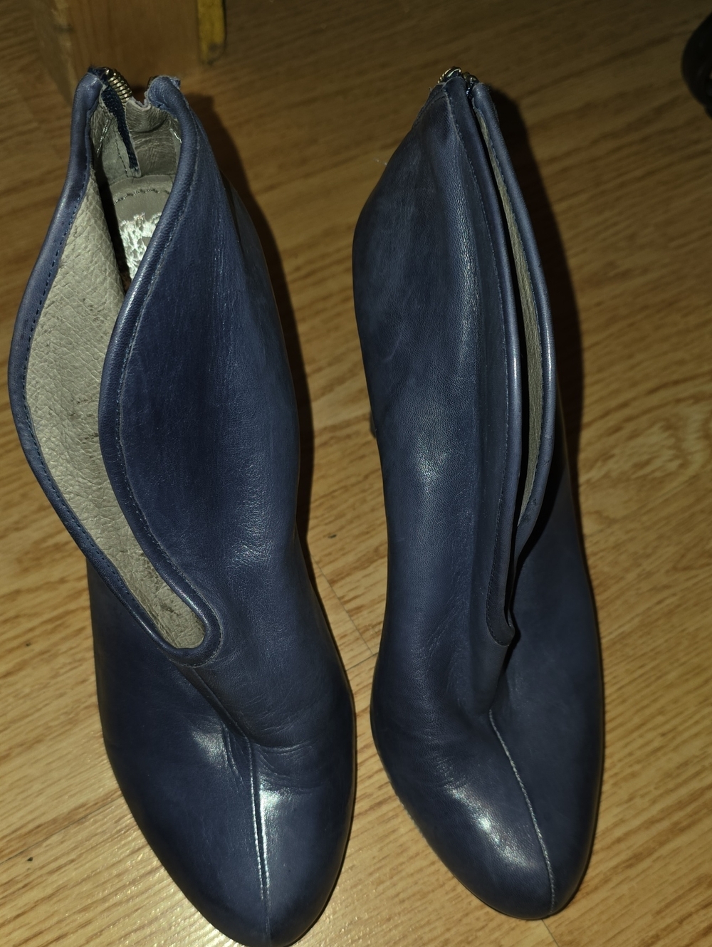 Vince Camuto Women’s Purple Leather Ankle Booties - Sleek Pointed Toe